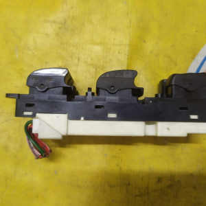 Пульт стеклоподъемника Toyota Camry/Vista SV40 перед, прав с блокировкой дверей(без обрамления)