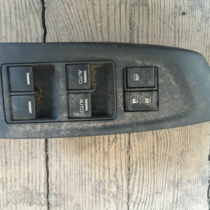 Пульт стеклоподъемника Honda Accord CU2/CW2 перед, прав RHD 35750-TL3-J02-M1