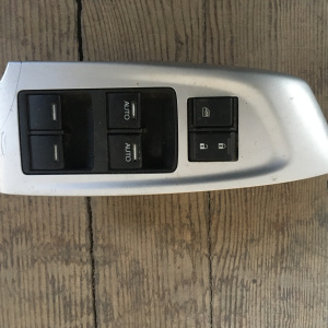 Пульт стеклоподъемника Honda Accord CU2/CW2 перед, прав RHD 35750-TL3-J02-M1