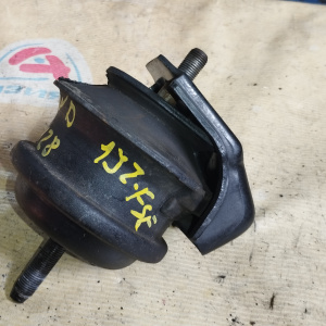 Подушка двигателя Toyota 1JZ-GE/2JZ-GE/1JZ-FSE Progres JCG15/JCE15/JZS173 4WD L=R 1 шпилька F 12361-46250