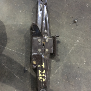 Домкрат Toyota Caldina ST210 09111-21050 800кг.