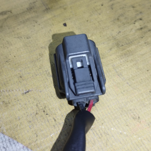 Разъём клапана VTEC / соленоидов АКПП Honda Accord CF4/RA6/TA1/EK3/RD1 F20B/F23A/D15B/B20B 2 конт. ( 2 направляющих по бокам )