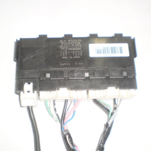 Блок предохранителей TOYOTA ZGE20 Wish 82641-71010