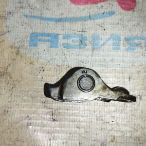 Коромысло Toyota 13801-23011 Corolla NZE141 1NZ/1ZR/2ZR/1GR/2GR/3GR/3ZR/4GR/5GR/2AR/1UR/2UR/3UR/2SZ/1TR/2TR/1NR впуск = выпуск