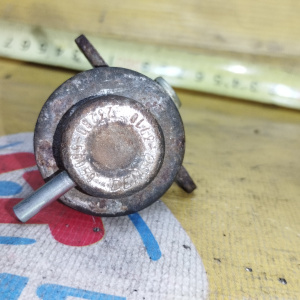 Регулятор давления топлива Toyota 3710 / 23280-50050 Land Cruiser UZJ100/UZJ120 2UZ-FE прикручивается на 2 болта. ( на обратку )