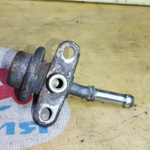 Регулятор давления топлива Toyota 3710 / 23280-50050 Land Cruiser UZJ100/UZJ120 2UZ-FE прикручивается на 2 болта. ( на обратку )