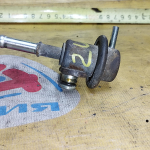 Регулятор давления топлива Toyota 3710 / 23280-50050 Land Cruiser UZJ100/UZJ120 2UZ-FE прикручивается на 2 болта. ( на обратку )