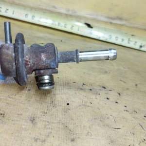 Регулятор давления топлива Toyota 3710 / 23280-50050 Land Cruiser UZJ100/UZJ120 2UZ-FE прикручивается на 2 болта. ( на обратку )