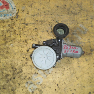 Мотор стеклоподъемника Toyota Corolla ZRE150 перед, прав 6  контактов 85710-35180