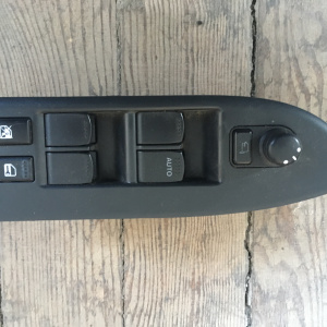 Пульт стеклоподъемника Suzuki Vitara TD54W перед, прав RHD 64J00 1965T  64J00 1347T