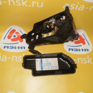 Блок предохранителей Toyota KCH16 Granvia (пустой)