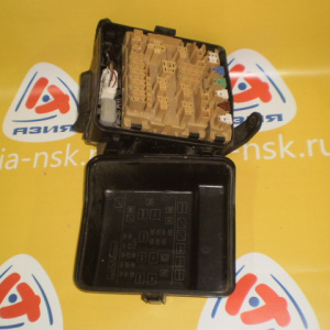 Блок предохранителей Toyota ZZV50 Vista (пустой)