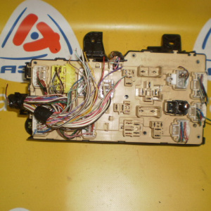 Блок предохранителей Toyota ZZV50 Vista (пустой) Салонный