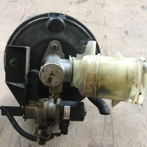 Главный тормозной цилиндр HONDA TA3 Avancier с вакуумником