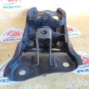 Крепление подушки ДВС Mazda WL-T Bongo Friendee SGLR '04.1995-09.1999 4WD зад верх акпп=мкпп BM713 R в S09L39350A