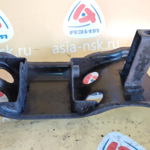 Крепление подушки ДВС Mazda WL-T Bongo Friendee SGLR '04.1995-09.1999 4WD зад верх акпп=мкпп BM713 R в S09L39350A