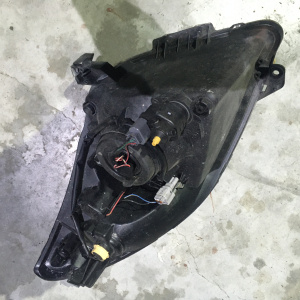 Фара SUZUKI P4432 прав Swift ZC11S '2004-2010 дефект крепления
