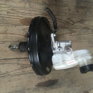 Главный тормозной цилиндр Toyota S412M Town Ace с вакуумником