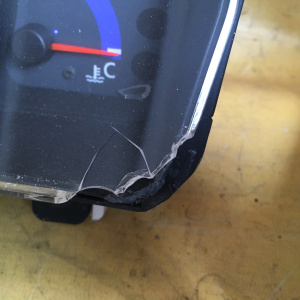 Панель приборов NISSAN R'Nessa N30 дефект стекла 5V200