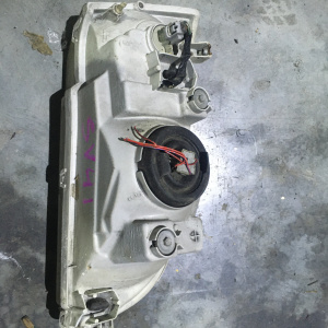 Фара TOYOTA 32-159 лев Camry SV40 дефект крепления