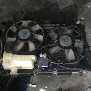 Радиатор охлаждения Toyota GSU30 Harrier 2GR a/t дефект