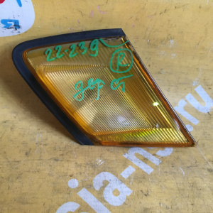 Габарит TOYOTA 22-239 R Mark II GX90 '1994 дефект стекла