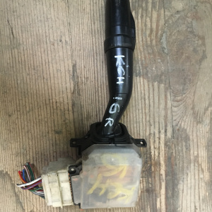 Блок подрулевых переключателей Toyota Hiace KCH16 R (туманки+автосвет)