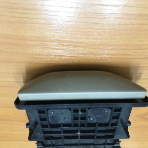 Подстаканник Nissan Presage U30 68430-AD000