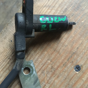 Датчик ABS Mitsubishi Airtrek CU2W зад, лев диск