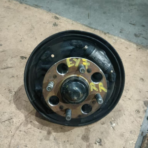 Ступица Honda EY6/EY7/EY9/EL1/EL2 Partner/Orthia зад, прав 2WD Без ABS.Голая без барабана и колодок. С продольным рычагом. Девект салентблока на рычаге. 422