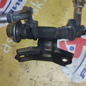 Шланг топливный Toyota 23801-46021+ 23207-46021 Mark II JZX91 2JZ-GE + клапан на резьбе соединение топливопровода между двс и топливной рейкой