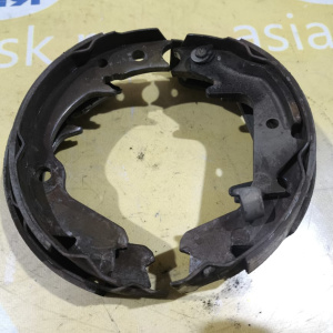 Колодки тормозные(ручника) Subaru Forester SF5 disk R 26257AA061/26257AA071