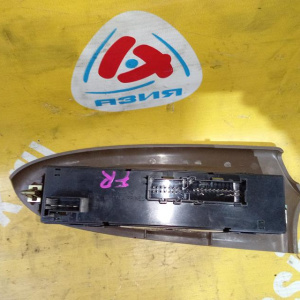 Пульт стеклоподъемника Chevrolet TrailBlazer GMT360/KC перед, прав пассажир, подогрев сидения, коричневая панель 15096236