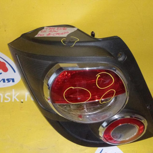 Стоп Chevrolet Aveo T300 '2011-2016 L Хэтчбек, окантовка хром, правый руль-задний ход (пробито стекло) 13161