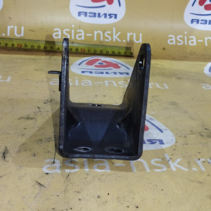 Крепление подушки ДВС Mazda FP/FS Premacy CP8W 2WD a/t перед. ( акпп 1 поддон ) F