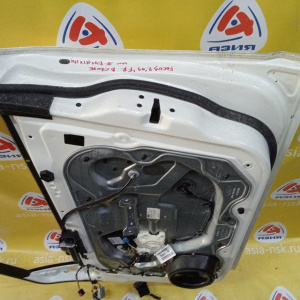 Дверь боковая Ford Focus 2 CAP/DA3/DB3 '2004-2008 перед, прав Хэтчбек, Седан, в сборе (дефект, вмятины)