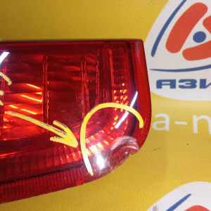 Стоп Ford Focus 2 CAP/DA3 '2007-2011 R Hatchback 4M51-13404-AF (скол на стекле) 1420450