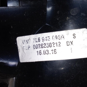 Стоп Volkswagen Touareg 7L6 '2007-2010 R рестайлинг снаружи EURO (скол на стекле) 7L6945096R