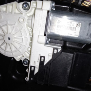 Дверь боковая Volkswagen Tiguan 5N2 '2012 зад, лев в сборе 5N0833055A