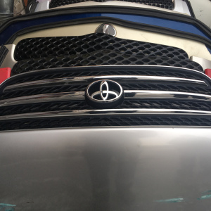 Капот TOYOTA Nadia SXN10 с решеткой