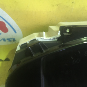 Панель приборов Toyota Mark II GX100 a/t оптитрон,дефект крепления 83800-22190