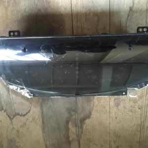 Панель приборов Toyota Mark II GX100 a/t оптитрон,дефект крепления 83800-22190