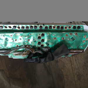 Панель приборов Toyota Mark II GX100 a/t оптитрон,дефект крепления 83800-22190