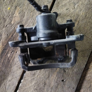Суппорт Honda RK1 Stepwgn перед, лев