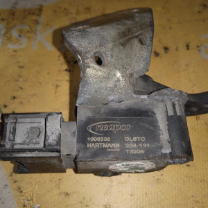 Датчик уровня кузова Ford Focus 3 CB8 зад, прав с тягой и креплением сзади справа AV615A955AB '2013