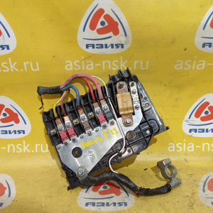 Блок предохранителей Ford Focus 3 CB8 MGDA 2.0L с клеммой АКБ '2013
