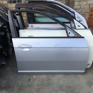 Дверь боковая HONDA Civic ES1/ES2/ES3 перед, прав Дефект (цена за голое железо)