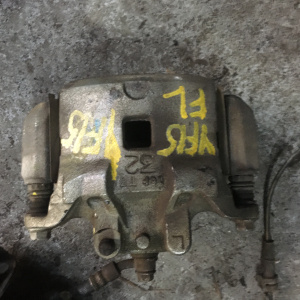 Суппорт Nissan NF15/YF15 Juke перед, лев