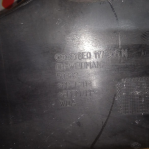 Воздухозаборник Audi A4 B7/8EC/8ED '2004-2008 F 8E0117335N