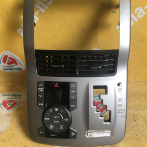 Климат-контроль Toyota ZZR70 Voxy/Noah дефект рамки 55423-28040